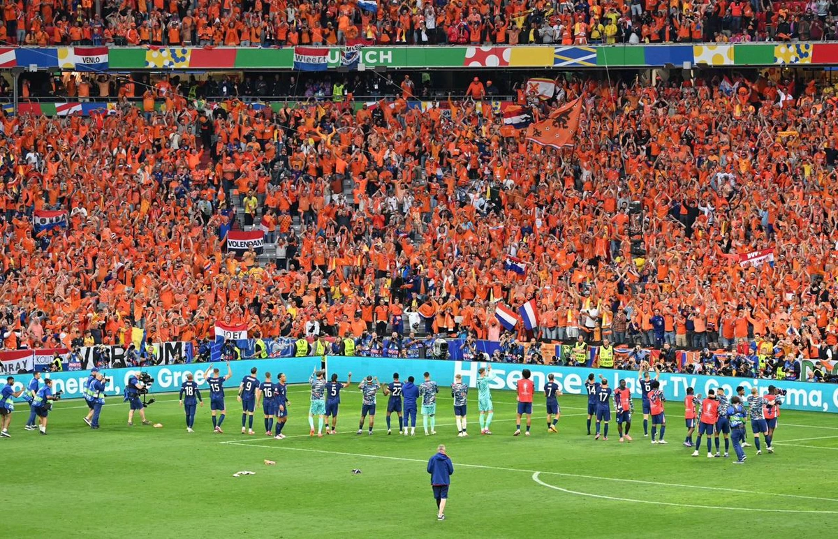 Holanda vence Romênia e avança na Eurocopa