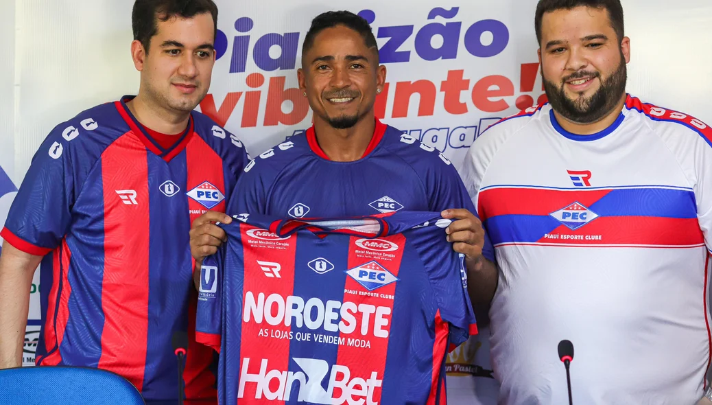 Jorge Henrique é apresentado ao PEC