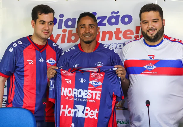 Jorge Henrique é apresentado ao PEC