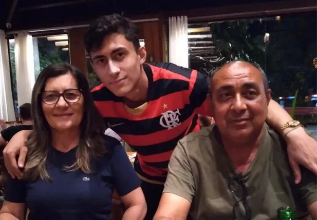 Pai, mãe e filho