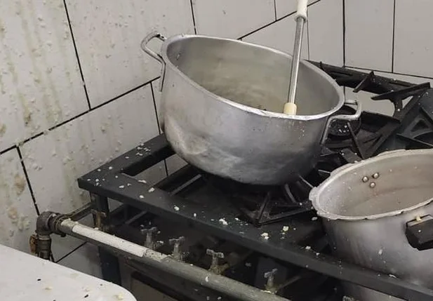 Panela de pressão explode e deixa funcionários feridos