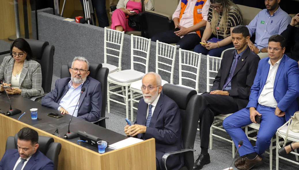 Participantes do debate na Alepi