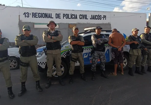 Policiais militares resgataram mulher mantida em cárcere pelo ex-companheiro