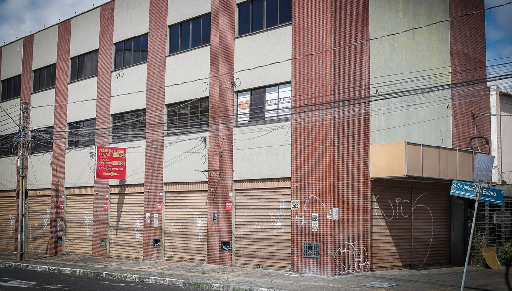 Prédio abandonado no centro da capital