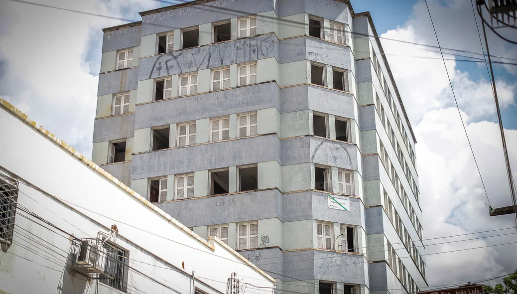 Prédio abandonado no centro da cidade