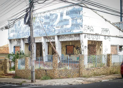 Prédios abandonados trazem risco à população no Centro de Teresina