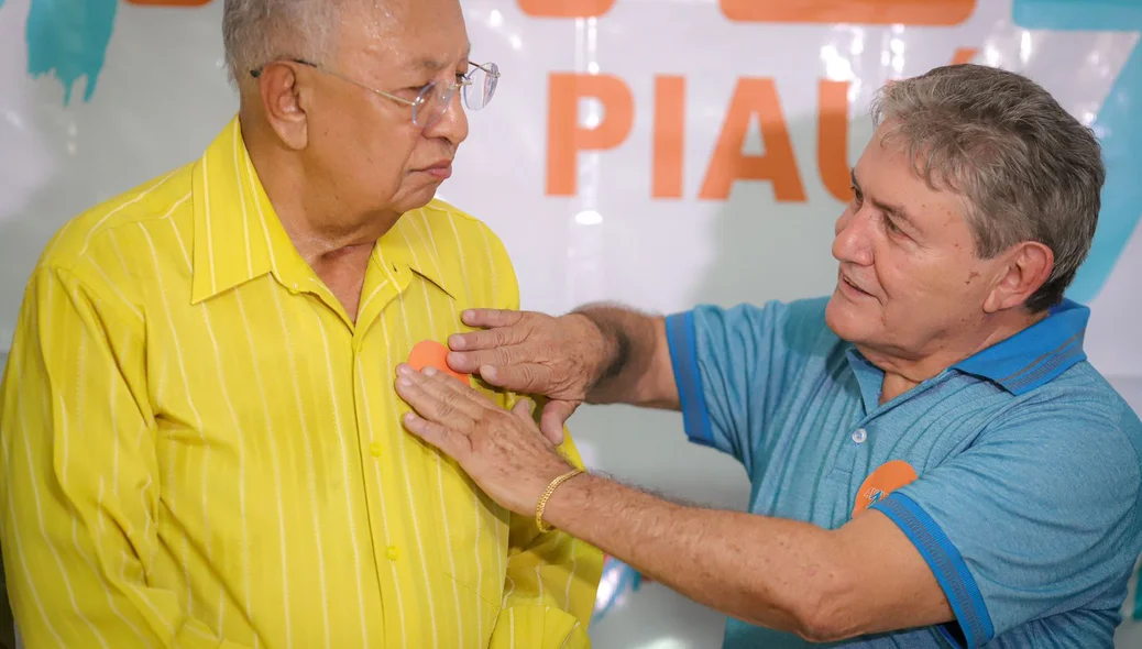 Prefeito Dr. Pessoa ao lado de Ricardo Bandeira, na sede do Avante