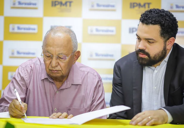 Prefeito Dr. Pessoa nomeia aprovados no concurso do IPMT