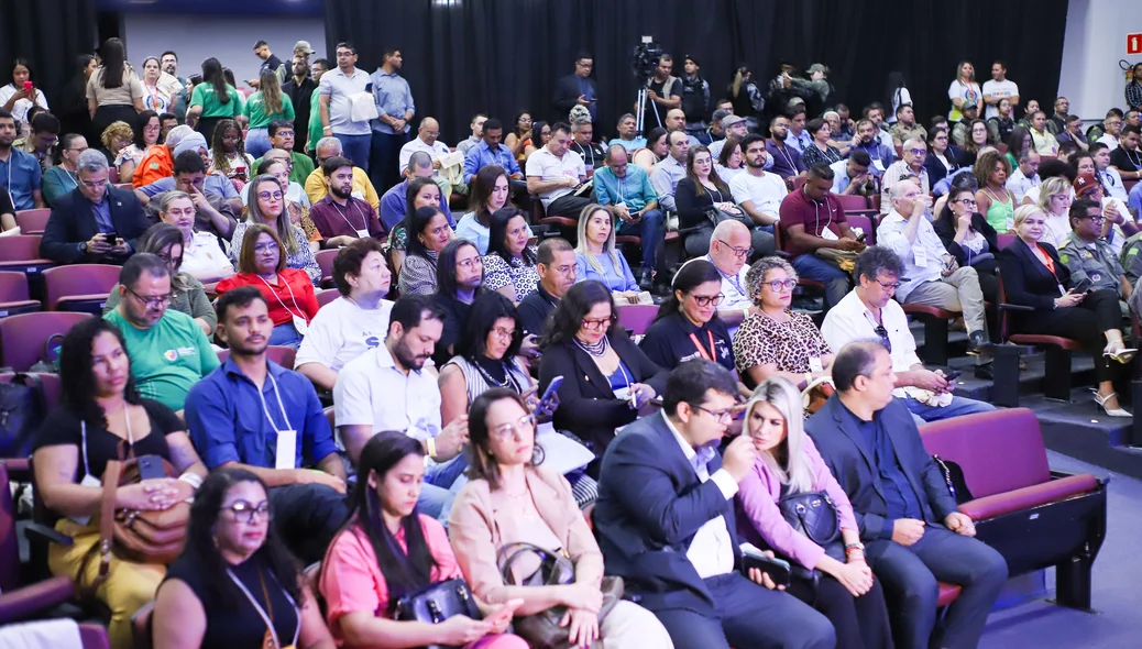 Público presente na plenária de Segurança Pública