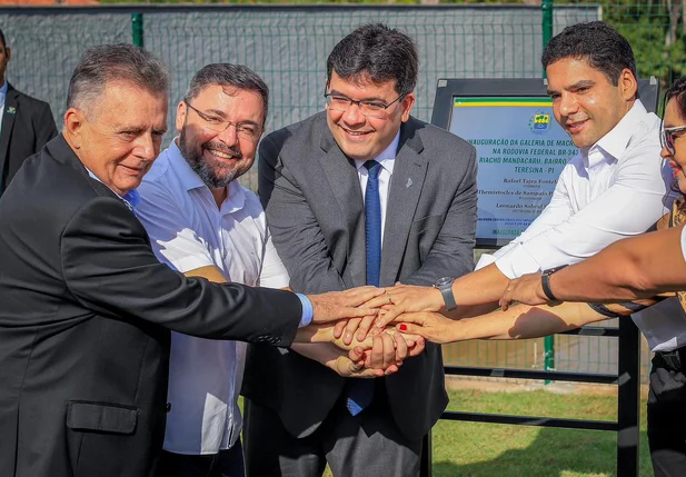 Rafael Fonteles entrega reforma das obras da galeria da BR 343
