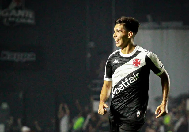 Sforza garantiu a vitória do Vasco com gol de falta
