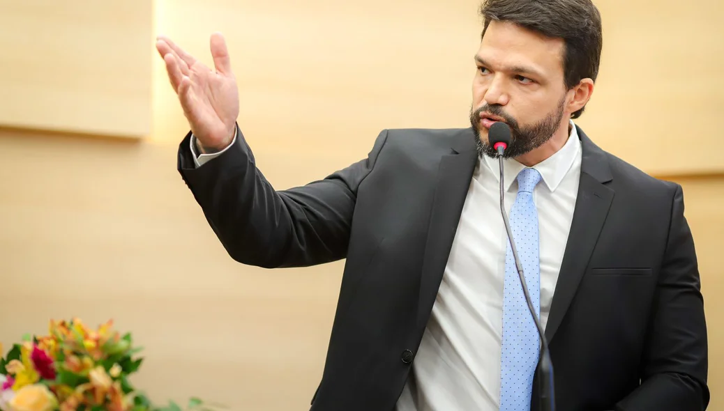 Solenidade na Alepi de entrega do título de cidadania piauiense ao delegado Eduardo Aquino