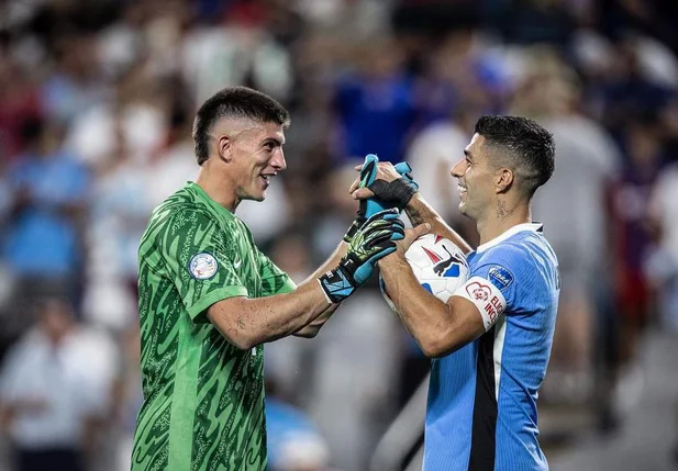 Suárez e Rochet comemoram vitória nos pênaltis