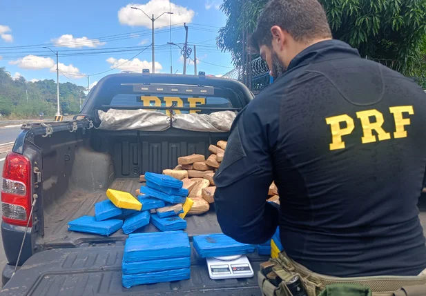 Tabletes de droga apreendidos pela PRF
