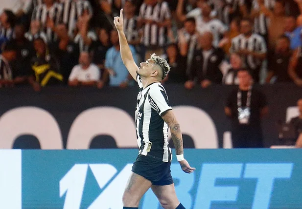 Tiquinho Soares marcou o gol da vitória do Botafogo