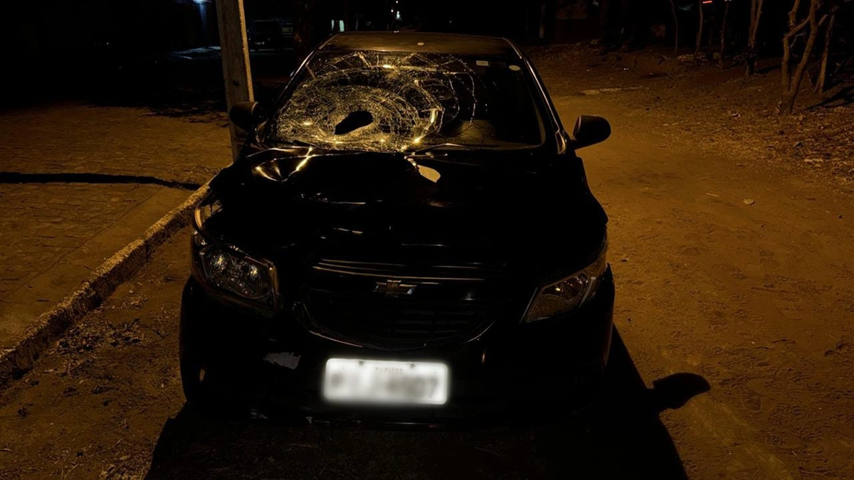 Veículo abandonado no povoado Bentivi