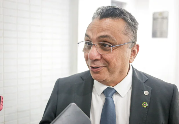 Vereador Dudu (PT): "a democracia permite tudo, até uma aberração como ela [Samantha Cavalca] falar besteira"