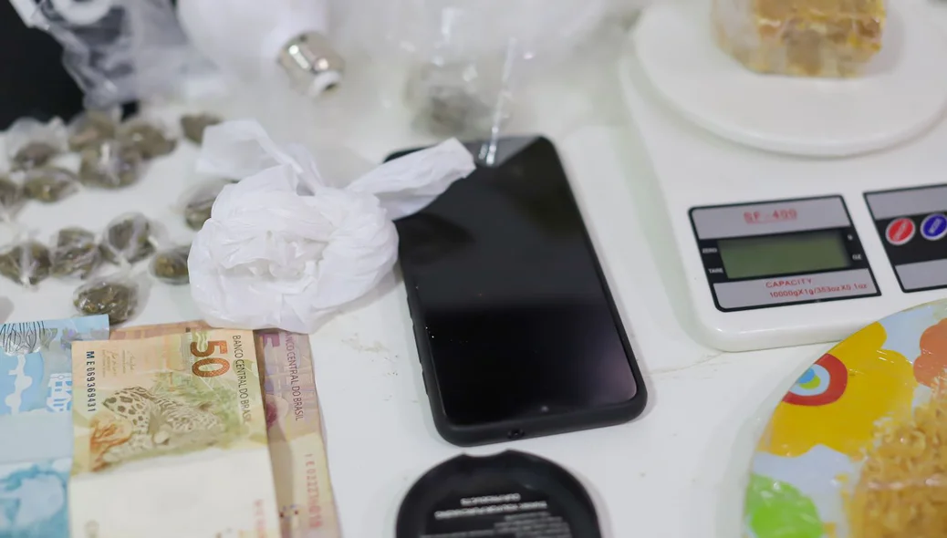 Aparelho de celular apreendido na operação