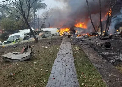Avião com 62 pessoas cai em SP