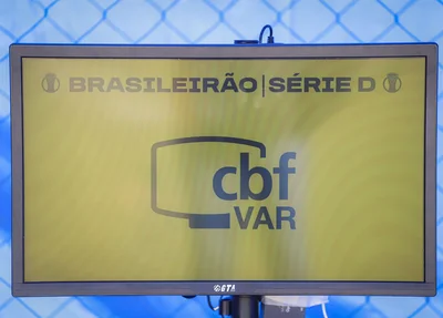 Cabine do VAR na partida entre Altos e Treze