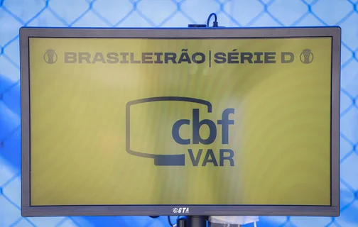 Cabine do VAR na partida entre Altos e Treze