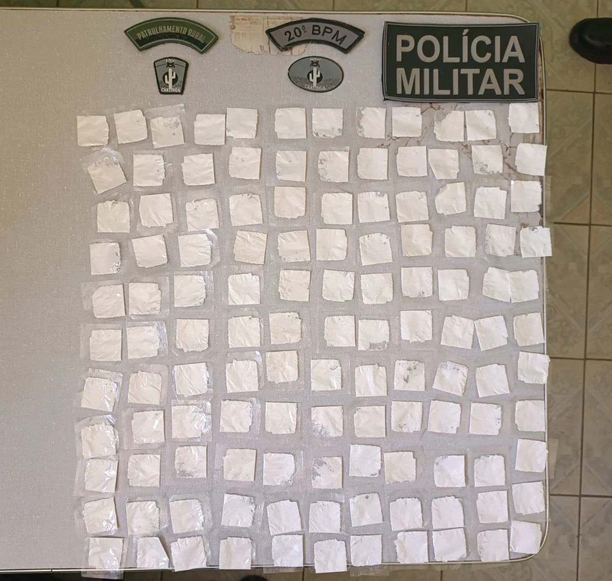 Com um terceiro indivíduo foram apreendidos 129 papelotes de cocaína