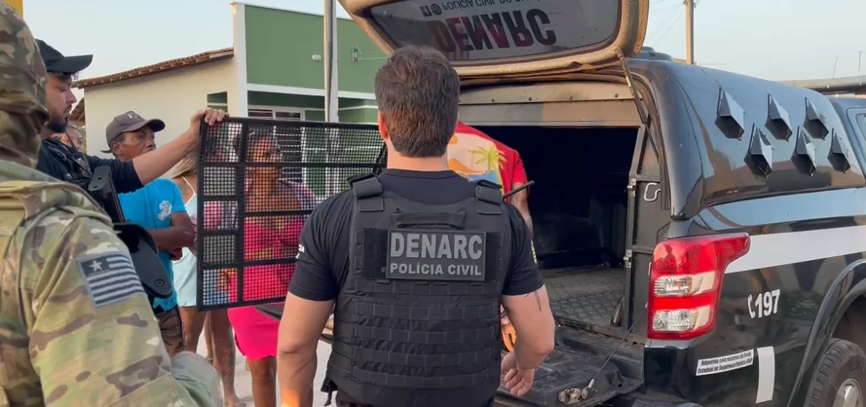 Condução de preso pela equipe do DENARC