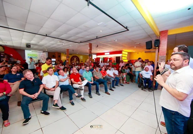 Fábio Novo em reunião com 300 candidatos a vereador em Teresina