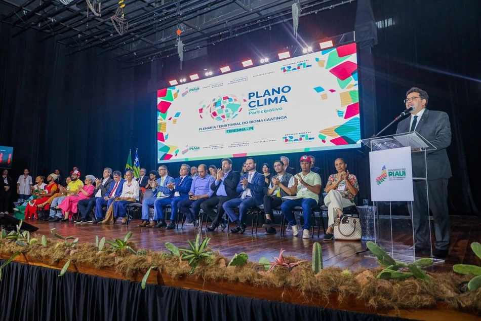 Governador Rafael Fonteles defende redução do carbono em plenária do Clima