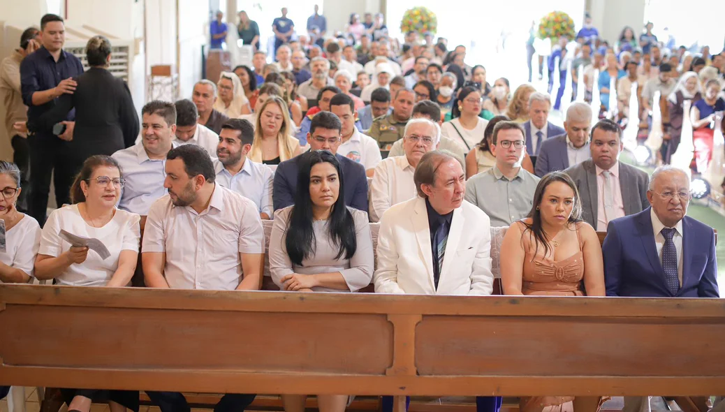Igreja Matriz de Teresina ficou lotada