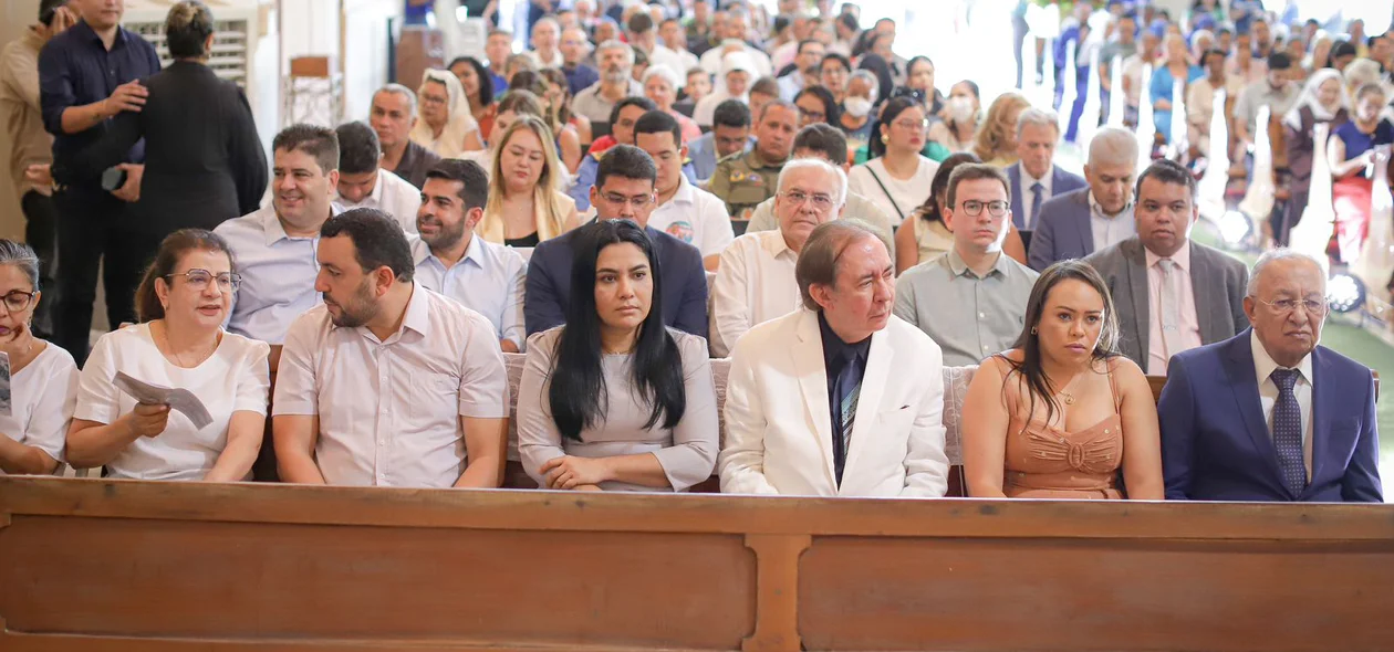 Igreja Matriz de Teresina ficou lotada