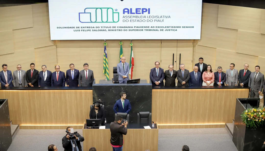 Luis Felipe Salomão recebe homenagem na Alepi