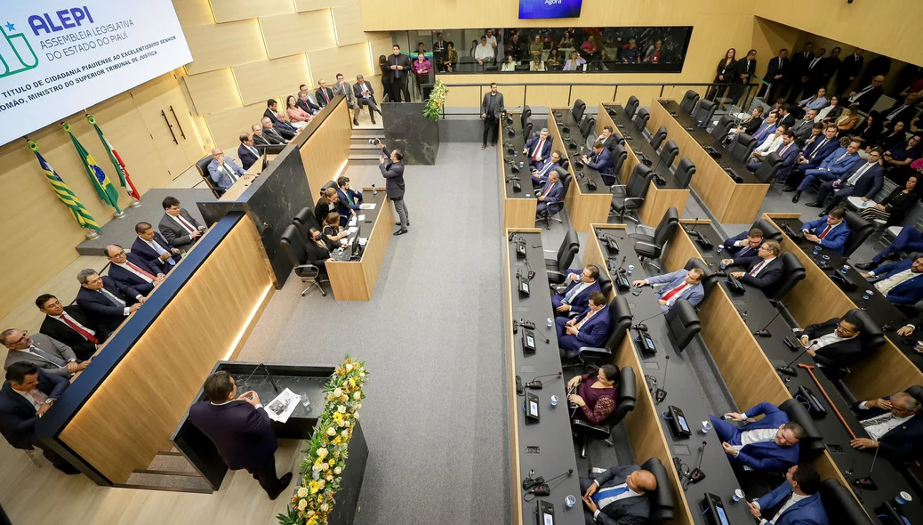 Solenidade acontece no Plenário da Assembleia Legislativa do Piauí