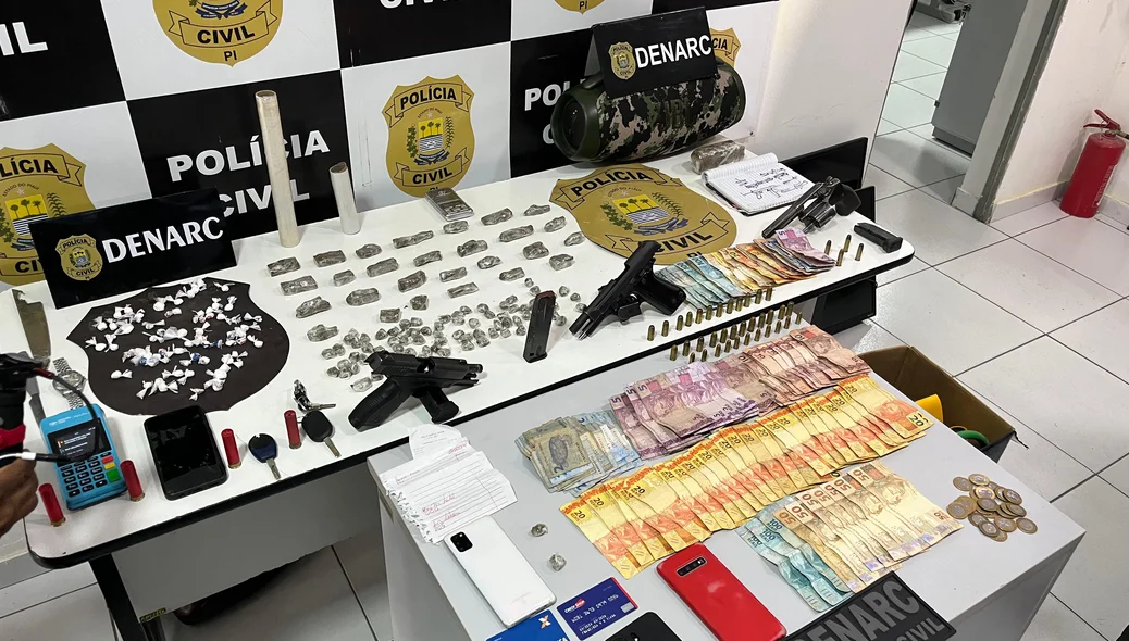 Material apreendido durante Operação Denarc 50