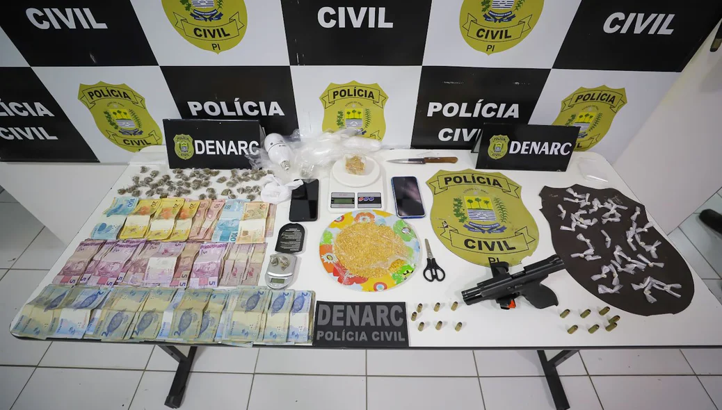Material apreendido na operação Denarc 46