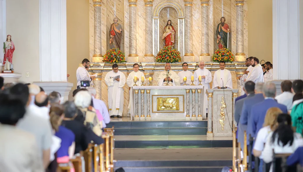 Missa solene é realizada em homenagem à padroeira de Teresina