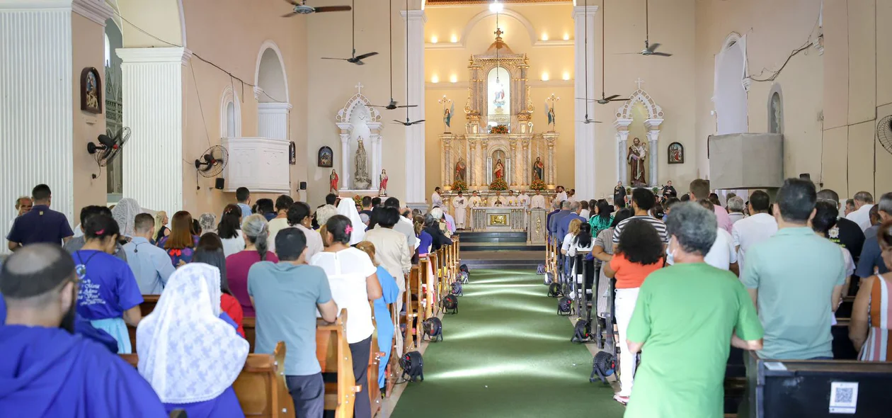 Missa solene foi presidida pelo arcebispo de Teresina, Dom Juarez Marques