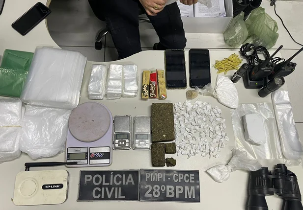Mulher é presa em operação contra tráfico de drogas em Canto do Buriti