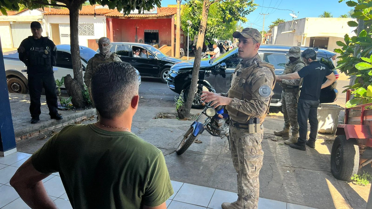 Operação Rastreados