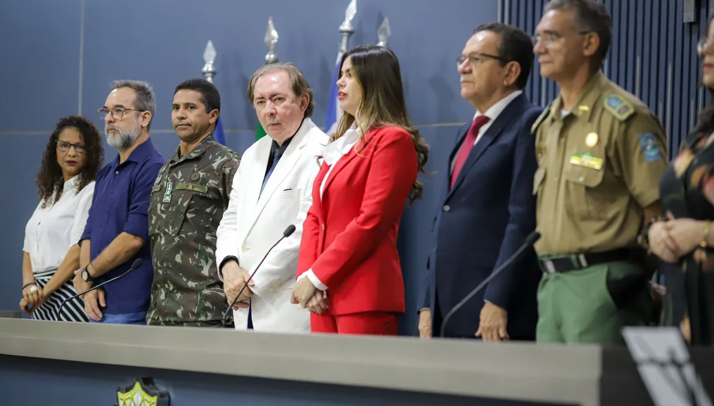 Políticos presentes na solenidade