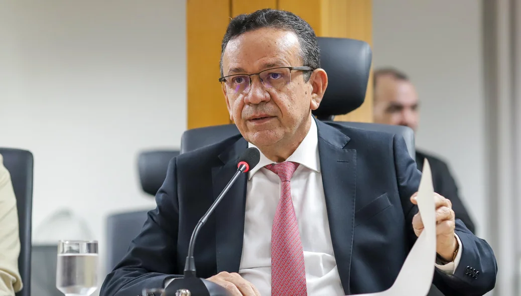 Presidente do TRE-PI Sebastião Ribeiro Martins abriu a audiência