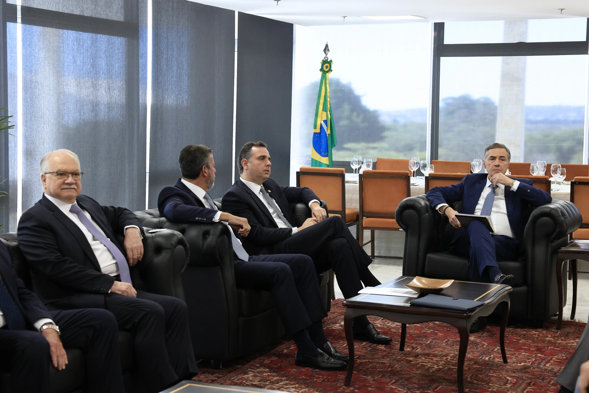 Reunião com autoridades dos Três Poderes na sede do STF
