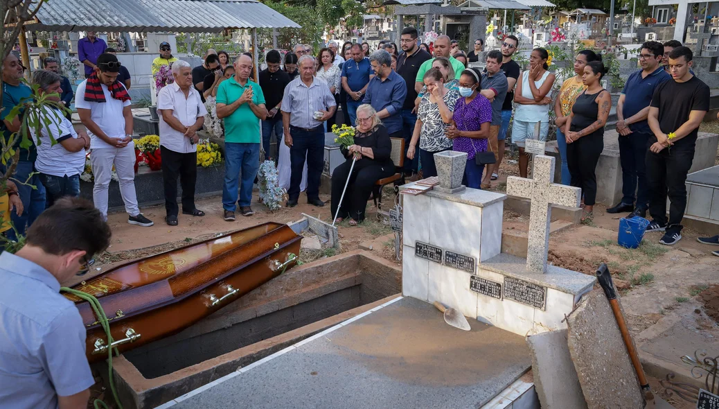 Sepultamento do empresário Rogério Saldanha