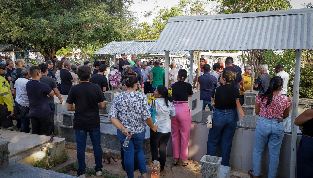 Sepultamento do filho do secretário Michel Saldanha em Teresina