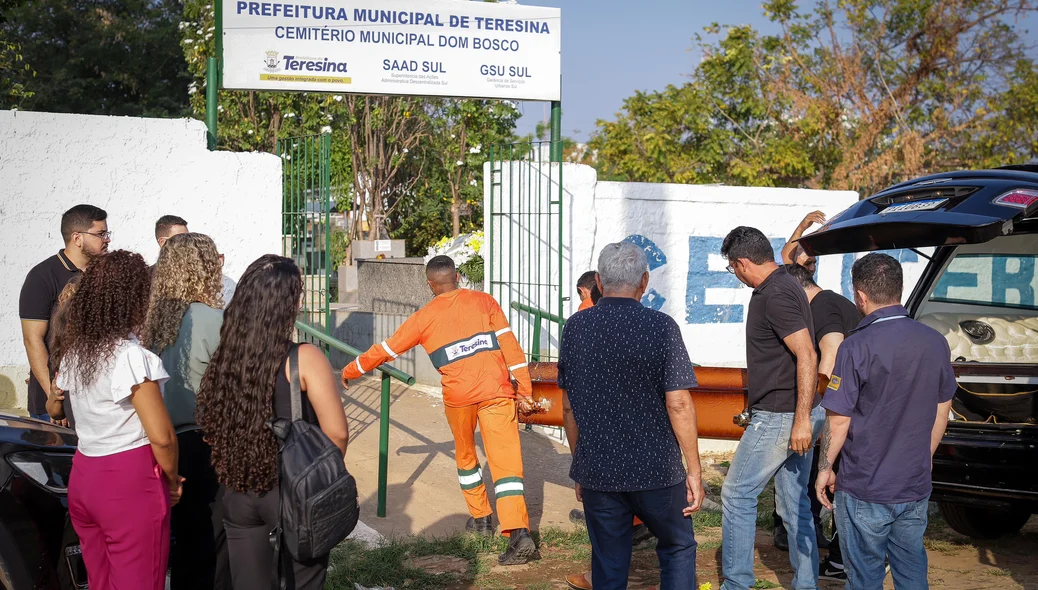 Sepultamento do primo do secretário Michel Saldanha