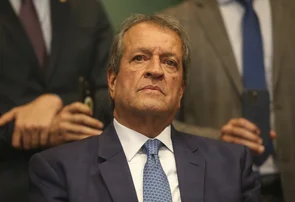 Ministro Flávio Dino manda bloquear R$ 119 milhões em bens de Valdemar Costa Neto