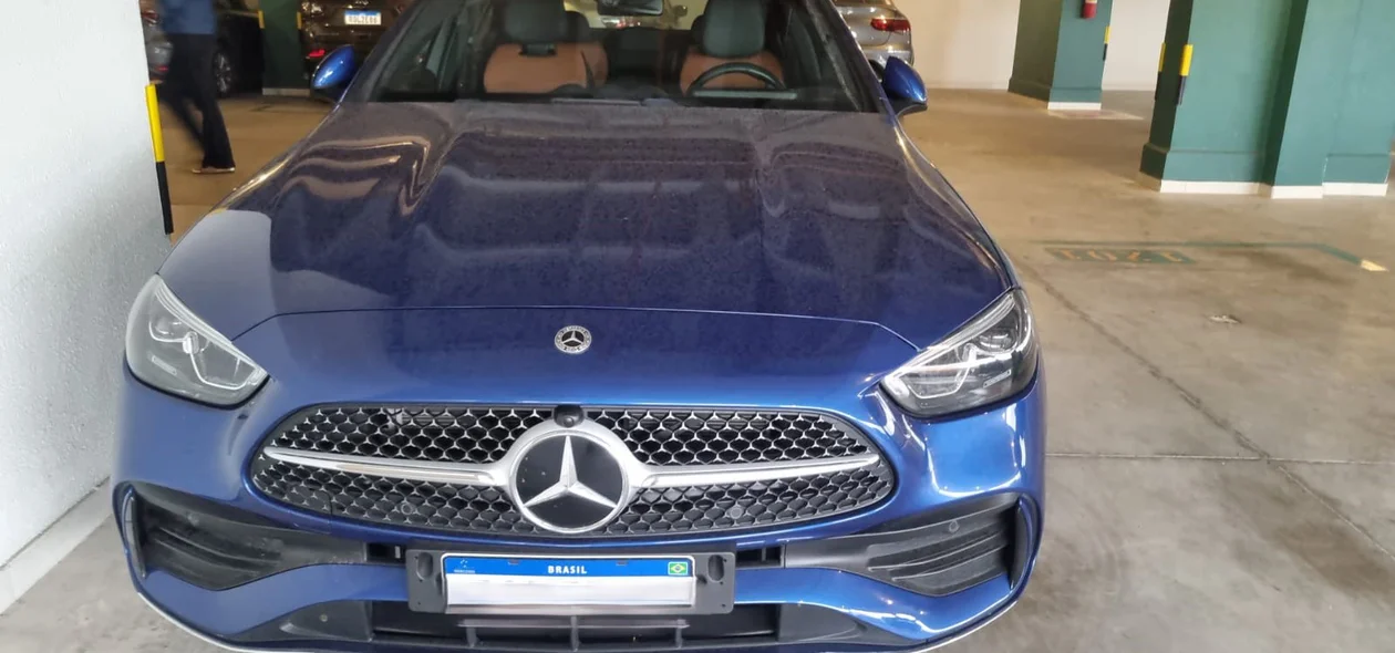 Veículo de luxo apreendido