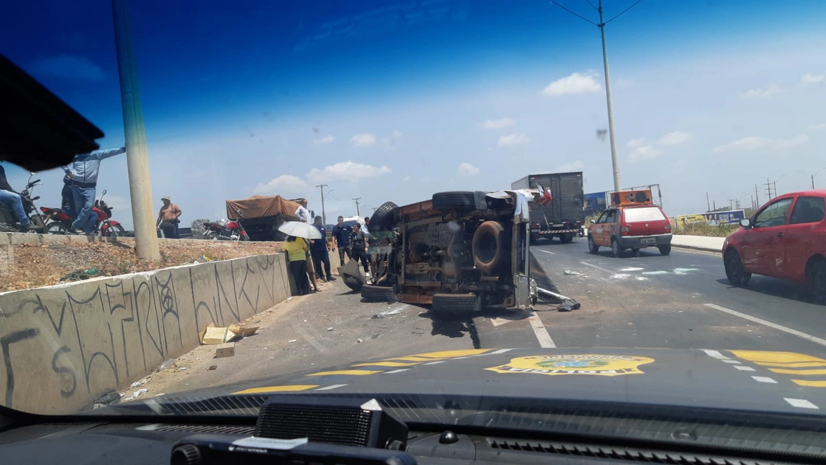 Veículo ficou no acesso a BR 343