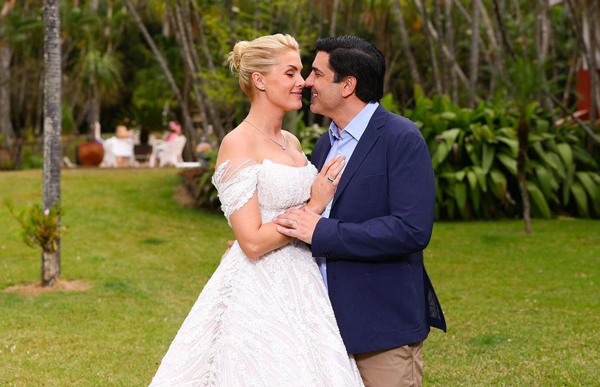 Ana Hickmann oficializou noivado com Edu Guedes
