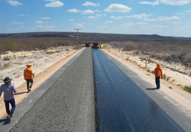 Avançam as obras da construção de uma nova rodovia